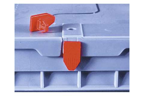 Sealing pin with 2 hooks only for bito container